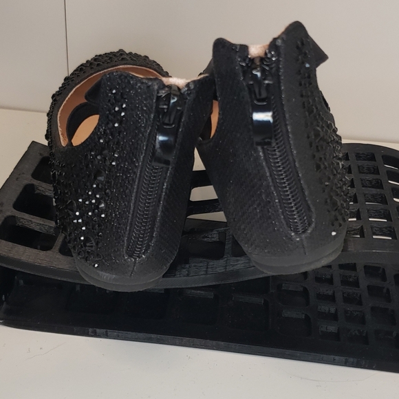 Worn once size 2 dressy shoes - Picture 5 of 5